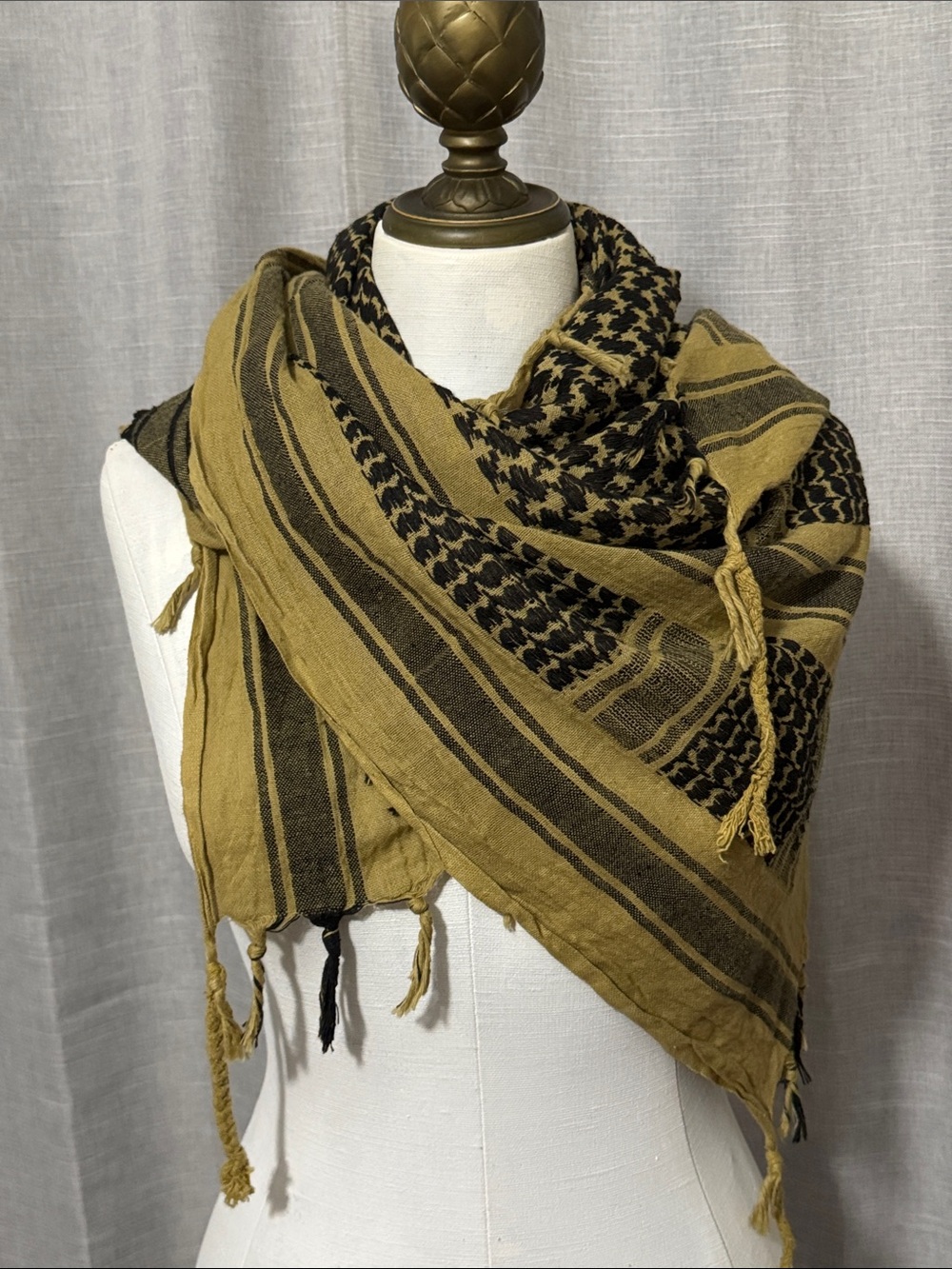 Lightweight Scarf/Wrap-Square-Fringe-Tan/Black-GUC